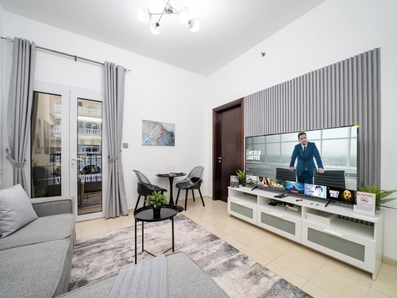 Bright 1 Bedroom Serene Getaway In Jvc Apartment *